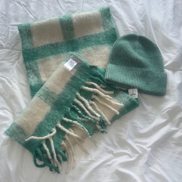 J. Crew Green and Cream womens Hat and Scarf Set